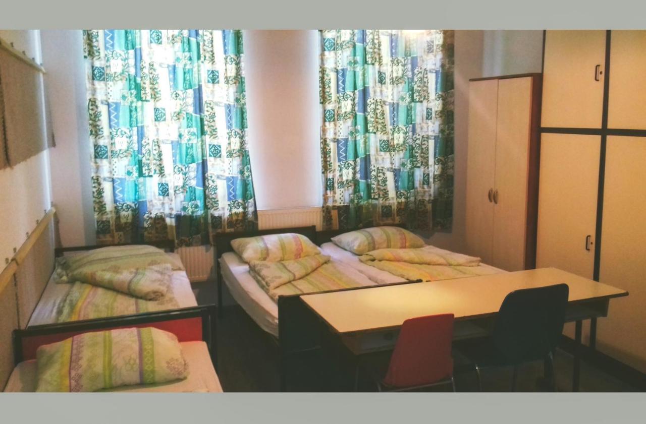 Hostel Romzsa Todor Kollegium Szegedin Exterior foto