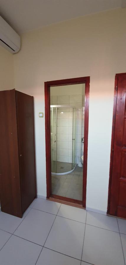 Hostel Romzsa Todor Kollegium Szegedin Exterior foto