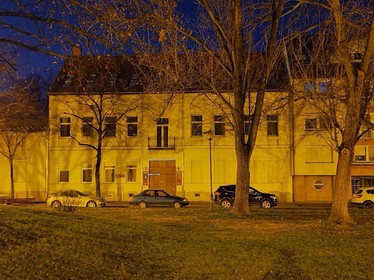 Hostel Romzsa Todor Kollegium Szegedin Exterior foto