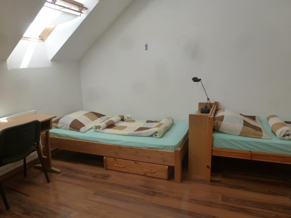 Hostel Romzsa Todor Kollegium Szegedin Zimmer foto